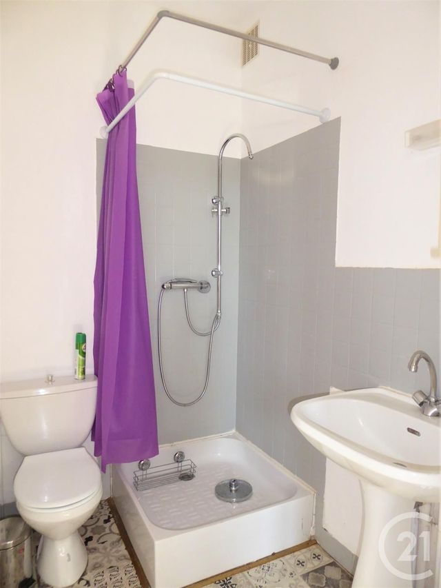 Appartement F1 à louer - 1 pièce - 30.25 m2 - LE CREUSOT - 71 - BOURGOGNE - Century 21 Agence De La Verrerie Appartement F1 à louer - 1 pièce - 30.25 m2 - LE CREUSOT - 71 - BOURGOGNE - Century 21 Agence De La Verrerie