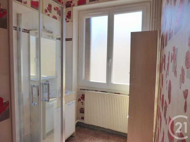 Afficher la photo en grand Appartement T3 à louer - 3 pièces - 65.0 m2 - LE CREUSOT - 71 - BOURGOGNE - Century 21 Agence De La Verrerie