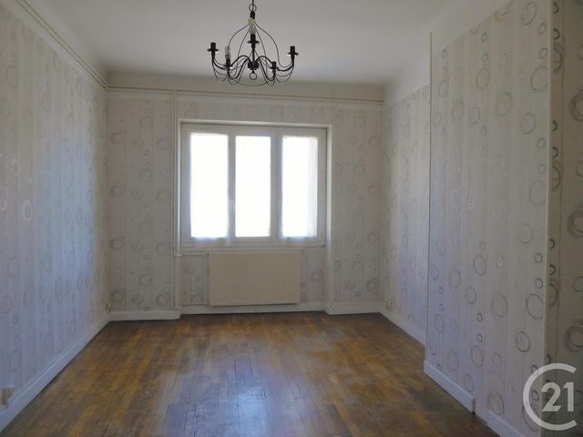 Afficher la photo en grand Appartement T3 à louer - 3 pièces - 65.0 m2 - LE CREUSOT - 71 - BOURGOGNE - Century 21 Agence De La Verrerie