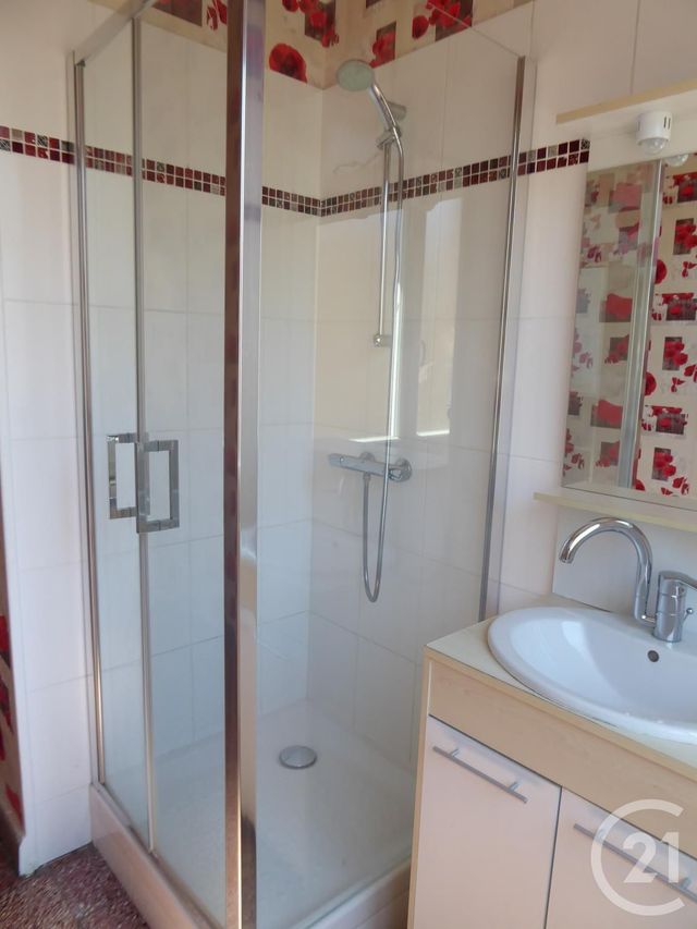 Afficher la photo en grand Appartement T3 à louer - 3 pièces - 65.0 m2 - LE CREUSOT - 71 - BOURGOGNE - Century 21 Agence De La Verrerie
