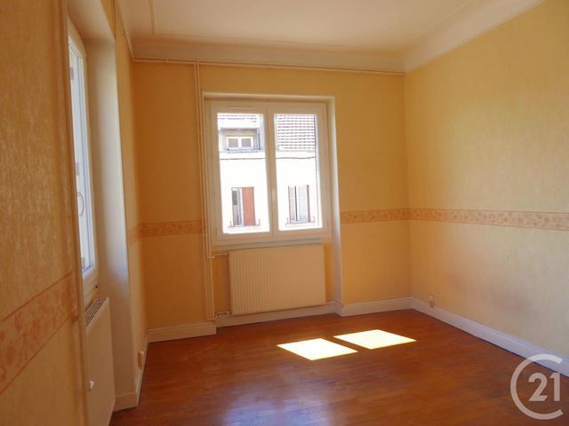 Afficher la photo en grand Appartement T3 à louer - 3 pièces - 65.0 m2 - LE CREUSOT - 71 - BOURGOGNE - Century 21 Agence De La Verrerie